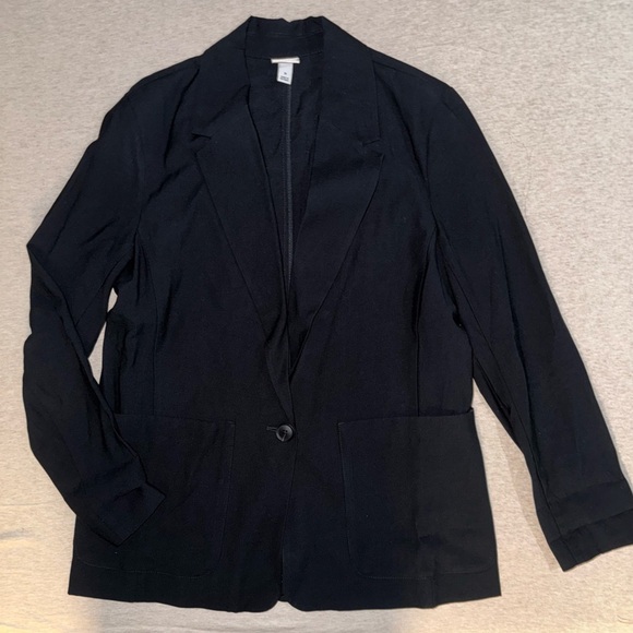 Relaxed Black Button Blazer - Picture 2 of 4